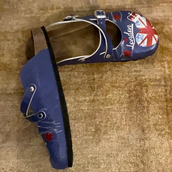 Ladies clogs size 37 Brand is “Grundland Soft” colour is blue with red lettering - Picture 2 of 4